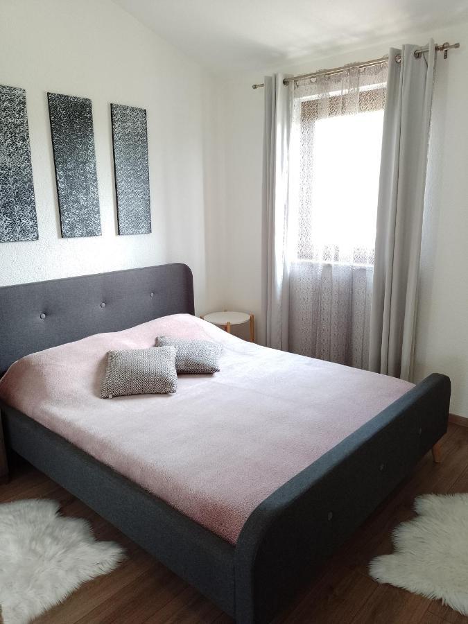 Martina 2 Apartment Basanija Luaran gambar
