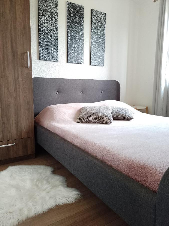 Martina 2 Apartment Basanija Luaran gambar