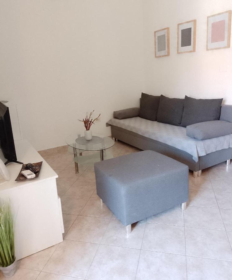 Martina 2 Apartment Basanija Luaran gambar
